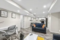 Modern 1-BR Apartment