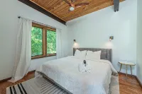 Modern Luxury Meets Mountain Getaway. Amazing Views, Hot Tub+More! - Chalets