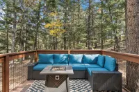Mini Mountain Retreat surrounded by Trees in enchanting Divide with WiFi