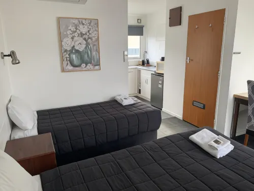 Brooklyne Motel Sanson - 2-Star