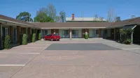 リップルズサイド パーク モーター イン - 駐車場