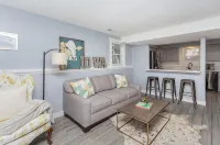 A Charming Home Minutes to Downtown, Zoo, & Airport with Hidden Reading Nook! - Bungalows