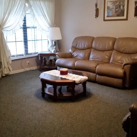 Enjoy a private home in beautiful S.E. Ocala