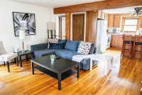 Garage, Fully Fenced Yard, Sleep 8, Walk to Downtown - 3 estrellas