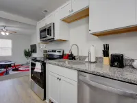 Fabulous Retreat! Centrally Located. Quiet & Cozy! Sleeps 4. Hi Sp Wifi & More. Hotels in Berkeley County
