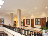 بيت الضيافة كيرتانيغارا بريميوم Hotels near Perpustakaan kota Malang