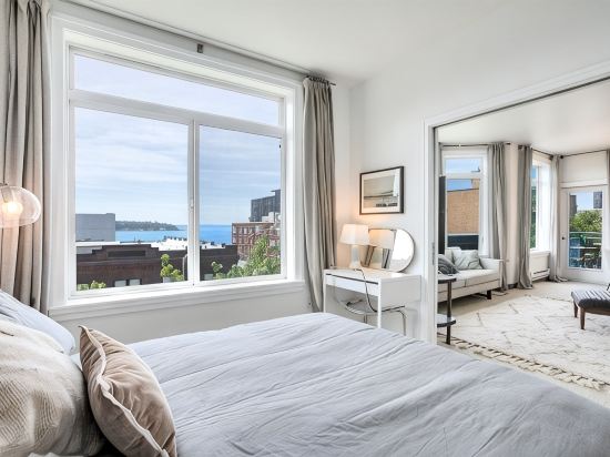 Seattle’s Downtown Gem- w/View, Free Parking, Gym & Pool - Sleeps 6