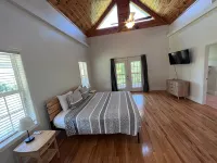 Wears Valley Farmhouse with Wonderful Views, Hot Tub and Firepit - Farmhouses