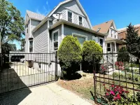 Rogers Park Cozy 1 bd, 1 bath unit. Gated parking. - Condos