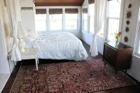 Bright, spacious, historic home in downtown Viroqua. - Wifi
