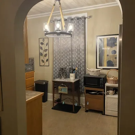 Charming Wheeling Island home. Large cozy and spacious! Your home away from home
