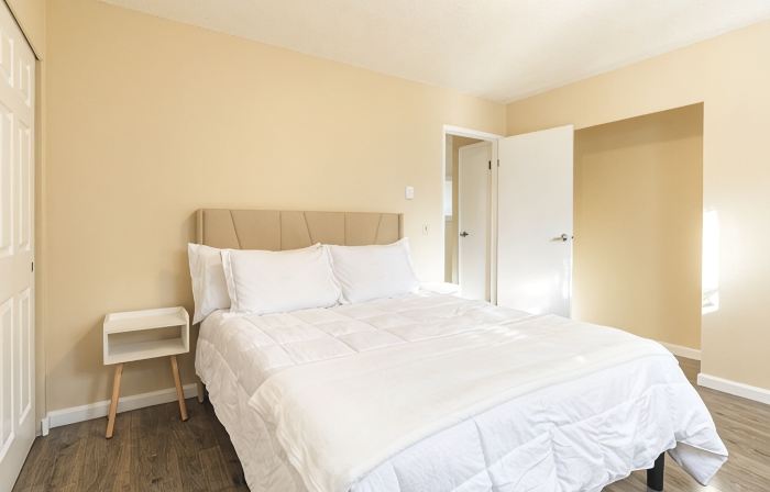 Walkable condo in heart of vibrant D/n Redmond,  m/s from Microsoft, woodinville