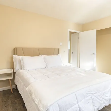 Walkable condo in heart of vibrant D/n Redmond,  m/s from Microsoft, woodinville