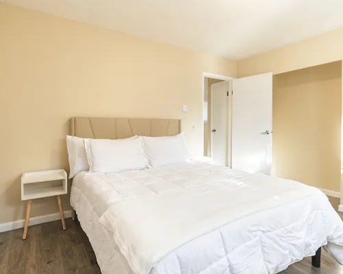Walkable condo in heart of vibrant D/n Redmond,  m/s from Microsoft, woodinville Hotels in Redmond