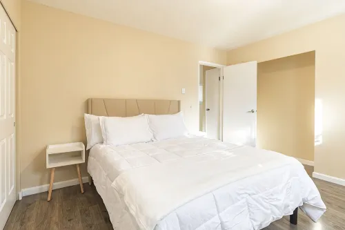 Walkable condo in heart of vibrant D/n Redmond,  m/s from Microsoft, woodinville