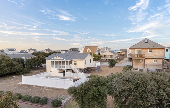 Outer Banks Haven: Pet-Friendly, Walk-to-Beach, EV Charging, Updated Kitchen