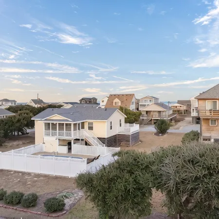 Outer Banks Haven: Pet-Friendly, Walk-to-Beach, EV Charging, Updated Kitchen