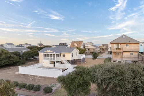 Outer Banks Haven: Pet-Friendly, Walk-to-Beach, EV Charging, Updated Kitchen - 4 星級