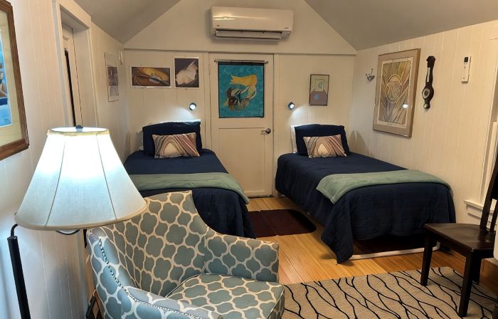 Cozy Seward Cottage: Amazing Location in the middle of town. Pet-Friendly!