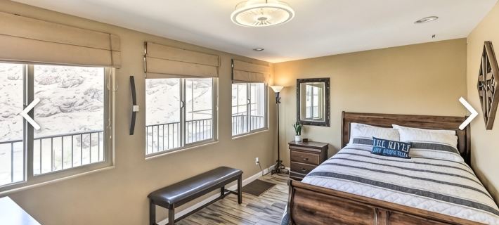 New!!! Amazing river and mountain deck view home!!!! Hotels in Parker Strip