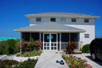 Secluded & Quiet Beachfront Home w/ Beautiful View on Lochabar Bay. Family fun! Hotel di 