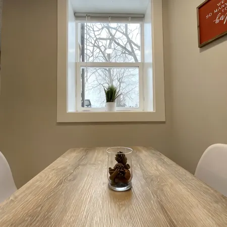 Charming 2 Bedroom Apt. Close to Valparaiso University Short-Term Stays