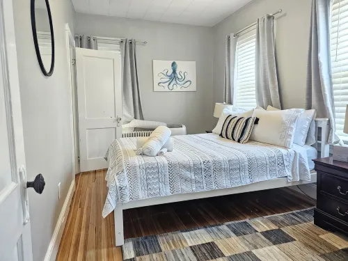 Downtown Living- 3Br- Pet Friendly- Parking - Bungalows