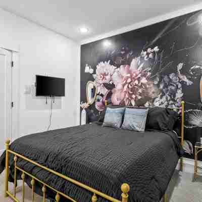 Stylish Multi-level home, minutes to Downtown Rooms