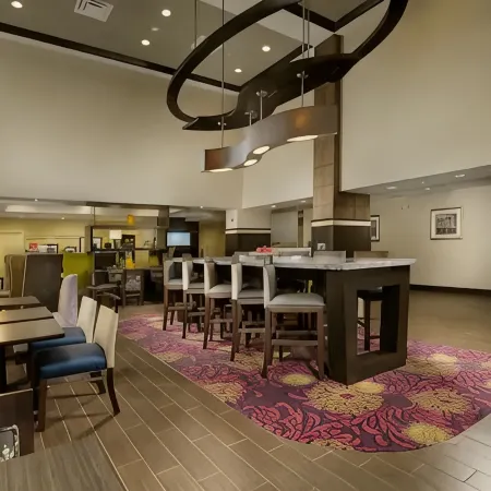 Hampton Inn & Suites Buffalo/Airport