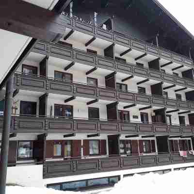 Centrally located, newly renovated non-smoking apartment with pool and sauna. Hotel Exterior