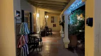 Room 7️⃣ in a charming boutique hotel, very private, by the pool in downtown PS 🌼 - Apartments