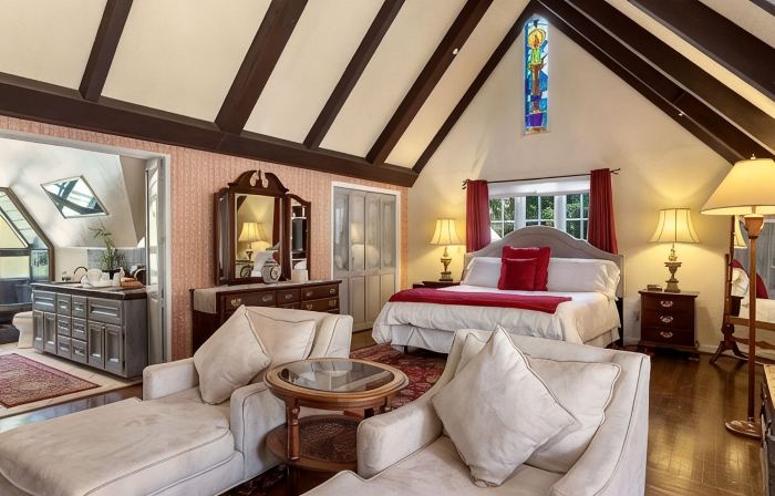 Candlelight Inn (Adults Only)