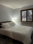 4-bedroom home in Eagen,family friendly, centrally located with fenced backyard - 3 estrellas