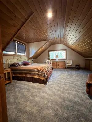 Views! in the Pines. Custombuilt, 2-Bdrm Home, Privacy. 3 Miles to Town. - 샬레 호텔