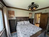 Charming 4-bedroom house with 3 king/1 full beds, 2 full baths, AC, Wifi, Patio - 4-Star
