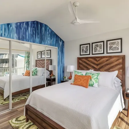 Luxury 2 story condo with 2 bedrooms and 2 balconies in tranquil Melbourne