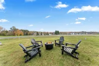 Lake access w/hot tub, game room,boat slip, kayaks & more - 4 tähden
