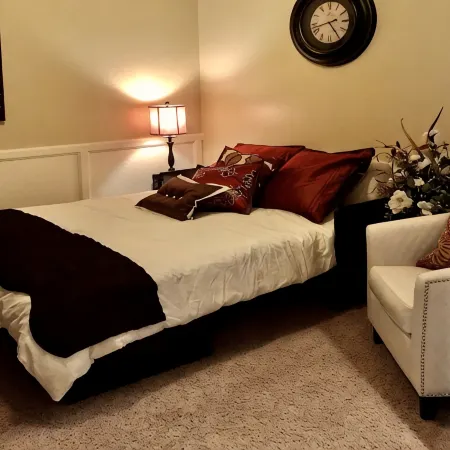 Beautiful private 4 bedroom resort (4th is a Den/Bed combo  Heated pool & spa