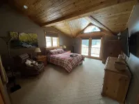 Adirondack Waterfront Lodge Close to Old Forge with A/C and Heated Garage Hoteles en Webb