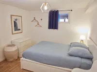 Quiet, spacious house just outside Paris. Metro 7 Hotels in Pantin