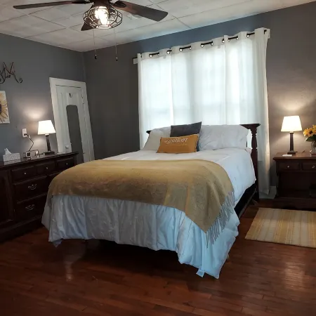 Renovated Bungalow with Cozy Gas Fireplace Hotels in Iola