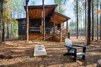 Luxury modern country couples retreat. Private back porch with hot tub! - Chalets