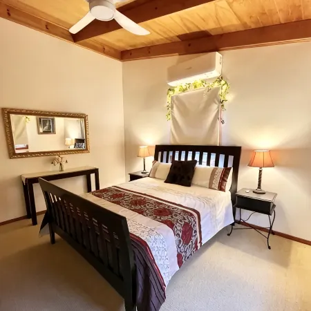 Loft Haven at Girraween Full house 1 bedroom with queen bed near National Parks