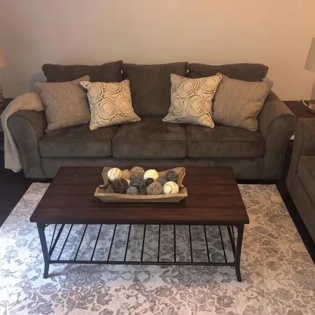 2-bedroom condo in charming Oxford within walking distance of the stadium.