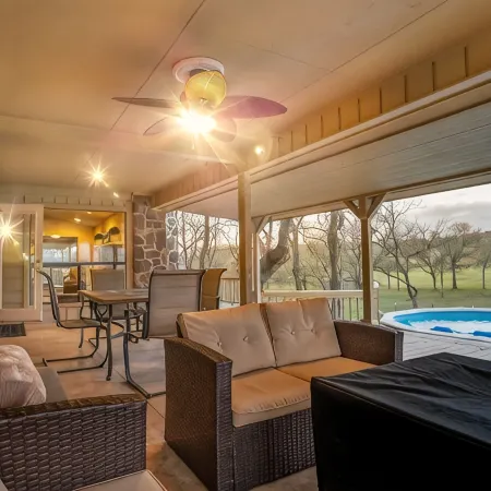 Mustang Meadows: Luxury Texas Hill Country Retreat