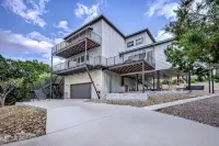 NEW LISTING! Stunning Lakehouse with Views, Hot Tub & Gameroom! - Træningscentre