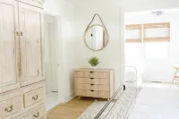 The Davis: Restored 1942 Coastal Retreat in Historic Oglethorpe Park, Sleeps 14 - 4-Star