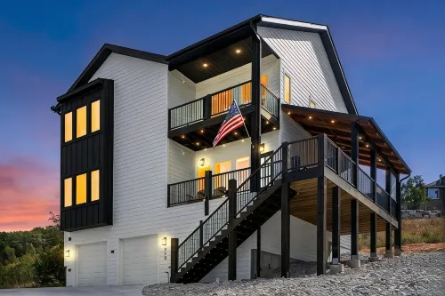 Majestic · Lux Lake View Retreat Sleeps 12, Theater, Hot Tub - 4 Yıldız