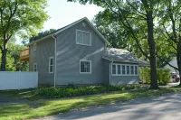 House of TarTar with Year Long Hot Tub Next to Adorable Downtown Valparaiso - 4-stjärniga