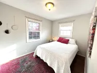 Adorable Comfy 4Bd3Ba Cottage Walk to Purdue with Game Arcade + Ping Pong Table! - Wifi